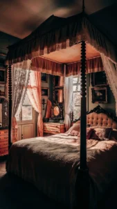 a-captivating-photo-of-an-antique-bedroom-filled-w-Kly1Ir-KS-eZqTutK03nSw-RoMMUnGYTCKAOiCWYgi-nQ